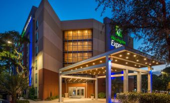 Holiday Inn Express & Suites San Antonio Medical-Six Flags