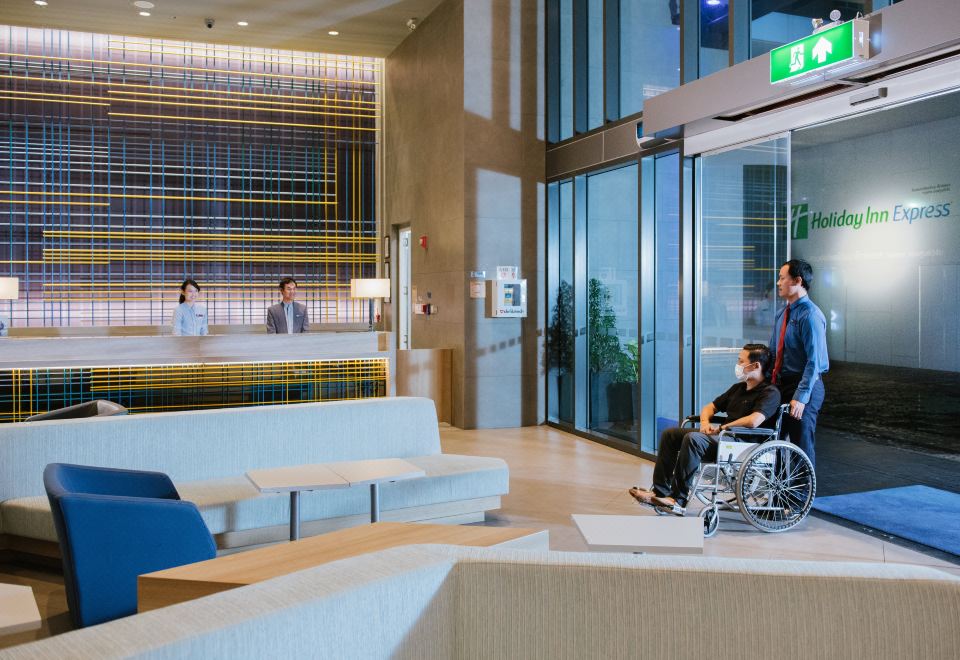 Holiday Inn Express Bangkok Soi Soonvijai