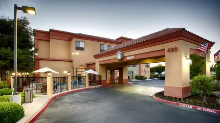 Best Western Plus Fresno Inn Отели рядом со станцией Fresno Station