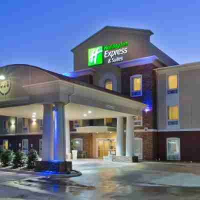 Holiday Inn Express & Suites Alvarado Hotel Exterior