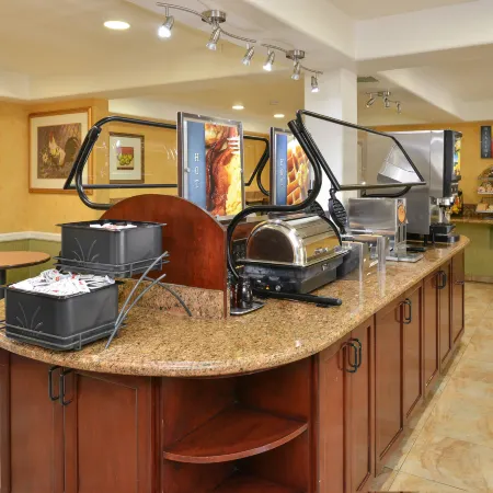 Best Western Plus Raffles Inn & Suites