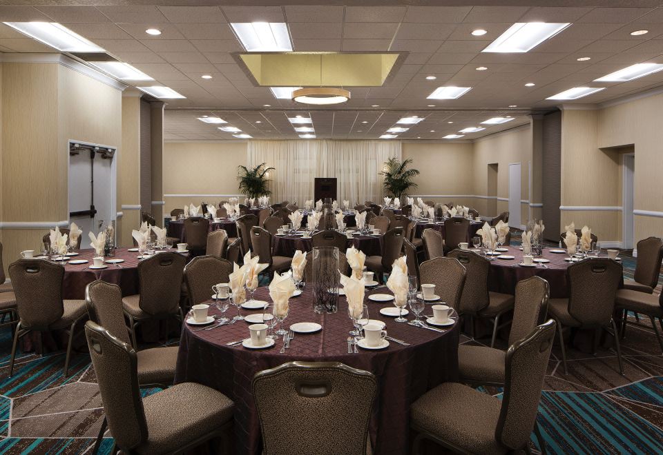 Crowne Plaza Portland - Lake Oswego Over view