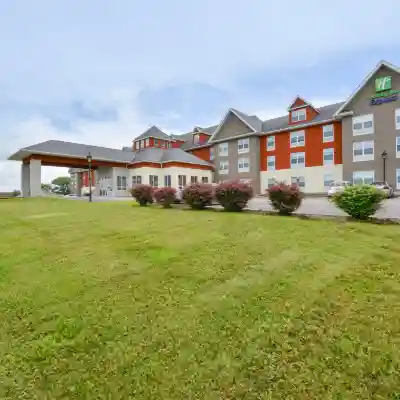 Holiday Inn Express Mystic - Groton Area Hotel Exterior