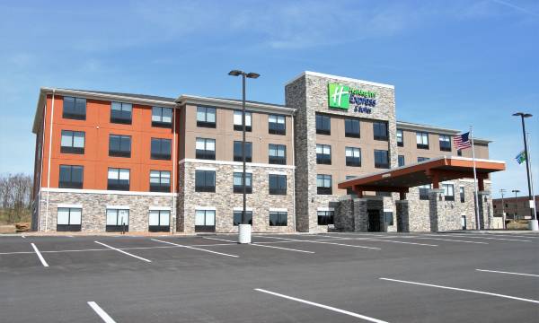 Holiday Inn Express & Suites Clarion by IHG