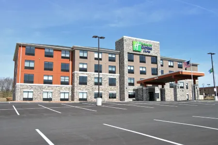 Holiday Inn Express & Suites Clarion Отели в г. Кларион Каунти