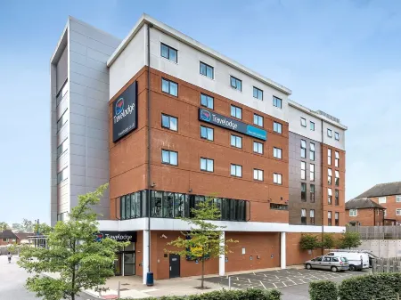 Travelodge Newcastle-under-Lyme Central Отели рядом с достопримечательностью «Парк Батпул»