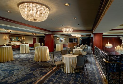 옴니 샌프란시스코의 럭셔리한 침대와 객실 인테리어