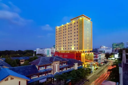 Best Western Plus Makassar Beach Отели рядом с достопримечательностью «Wisma Pattimura»