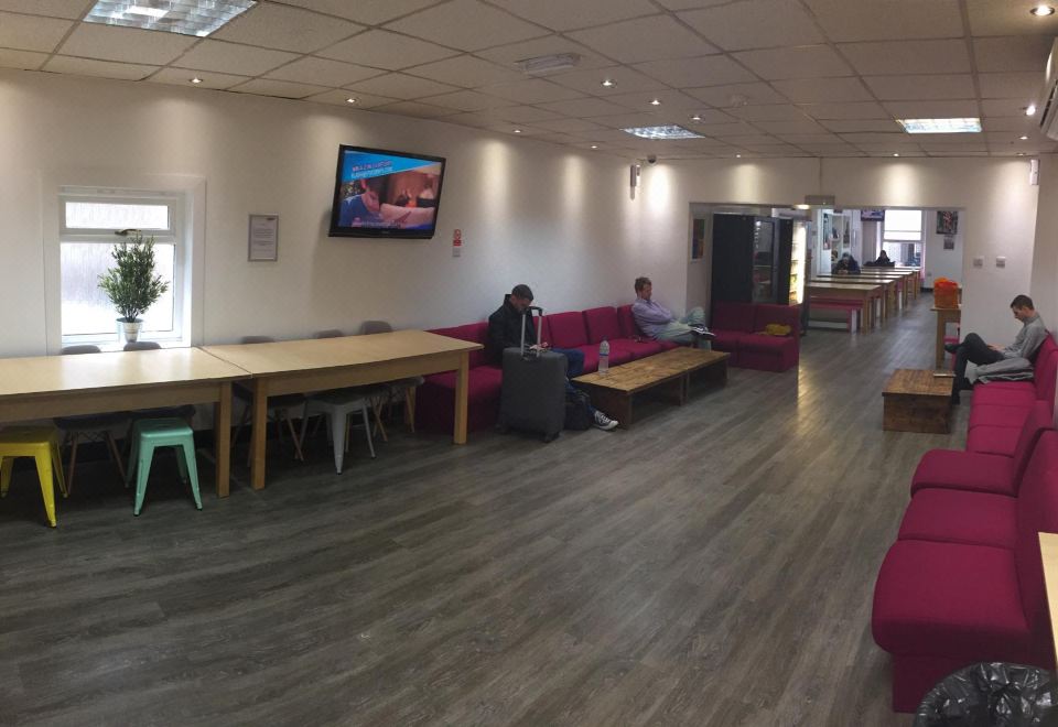 빅토리아 역 근처 교통