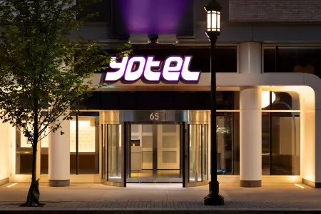Yotel Boston Отели рядом с достопримечательностью «Парк Пирс»