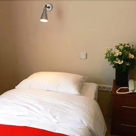 Hotel Crowded House