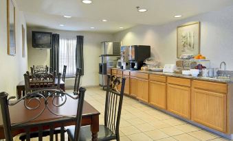 Super 8 by Wyndham Allentown