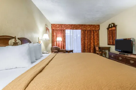 Quality Inn & Conference Center 서머셋 타운쉽 호텔