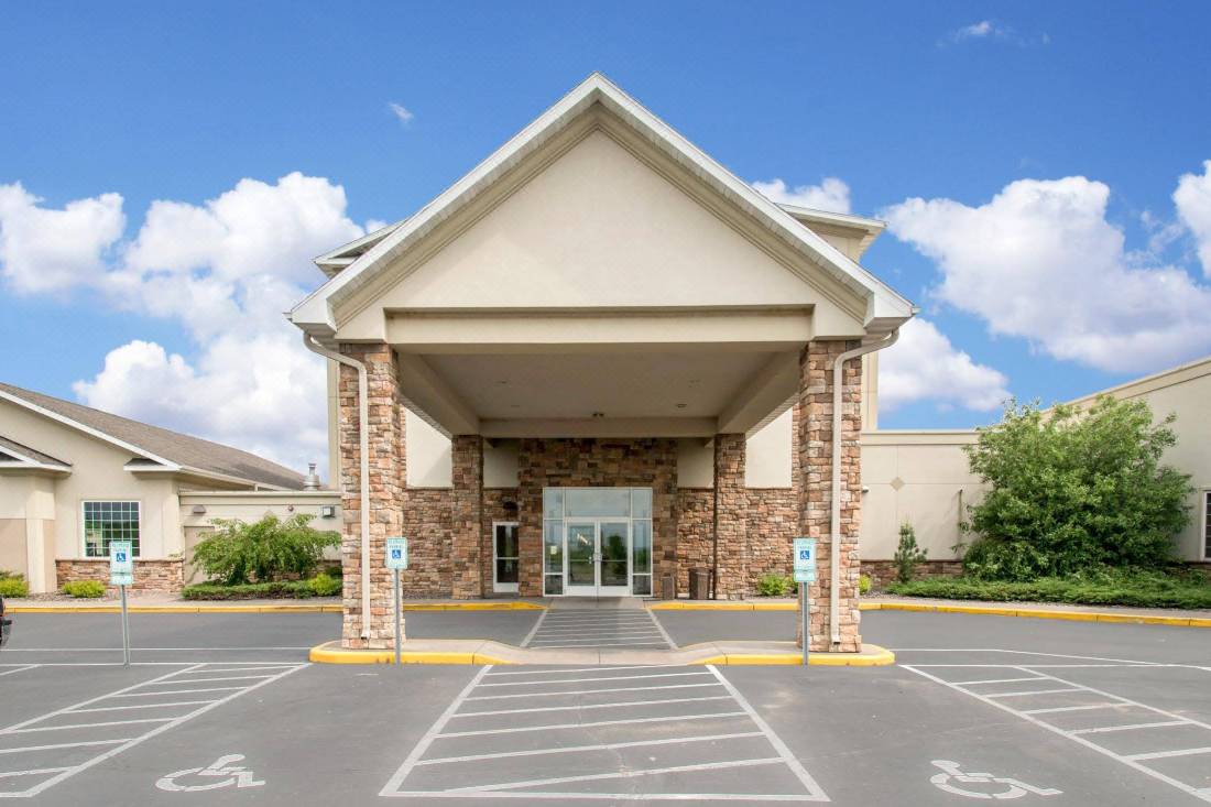 Sleep Inn & Suites Conference Center-Wheaton Updated 2022 Room  Price-Reviews & Deals | Trip.com