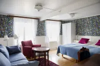 Hotell St Clemens Hotels near Lekplats Östergravar - Tema Hästarnas Dal