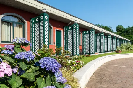 Hotel Silver Milan Отели в г. Треццано-суль-Навильо