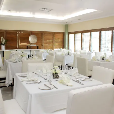 Courtleigh Hotel & Suites
