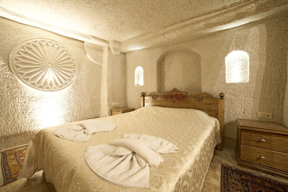 Mysterious Cave Suites