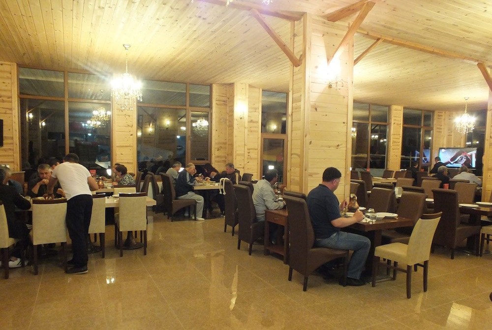 Yedigoller Hotel & Restaurant