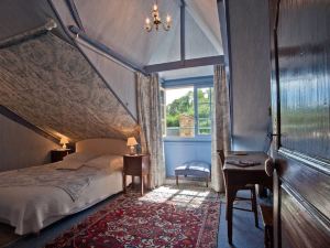 Le Logis du Jerzual : Chambres d'hôtes avec jardin, à 50m de la rivière La Rance proche Saint-Malo Bretagne