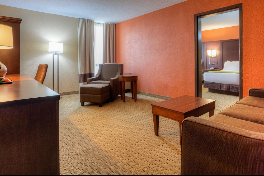 Comfort Inn & Suites Evansville Airport