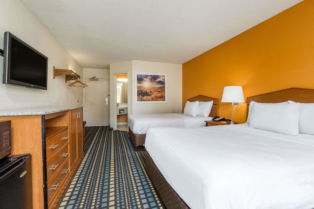 Days Inn by Wyndham Florence Cincinnati Area