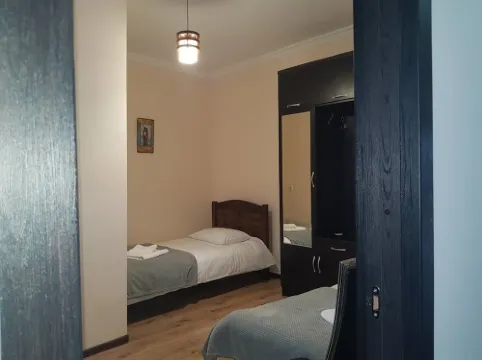 アップステアズ ホテル トビリシ