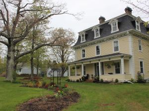 Maplehurst Manor B&B