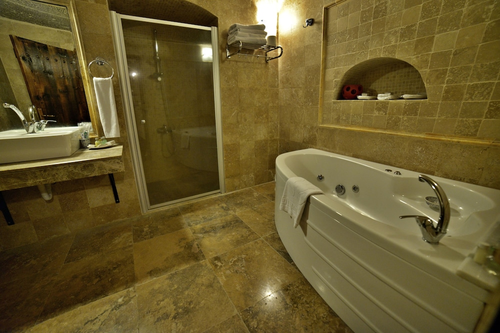 Grand Cave Suites