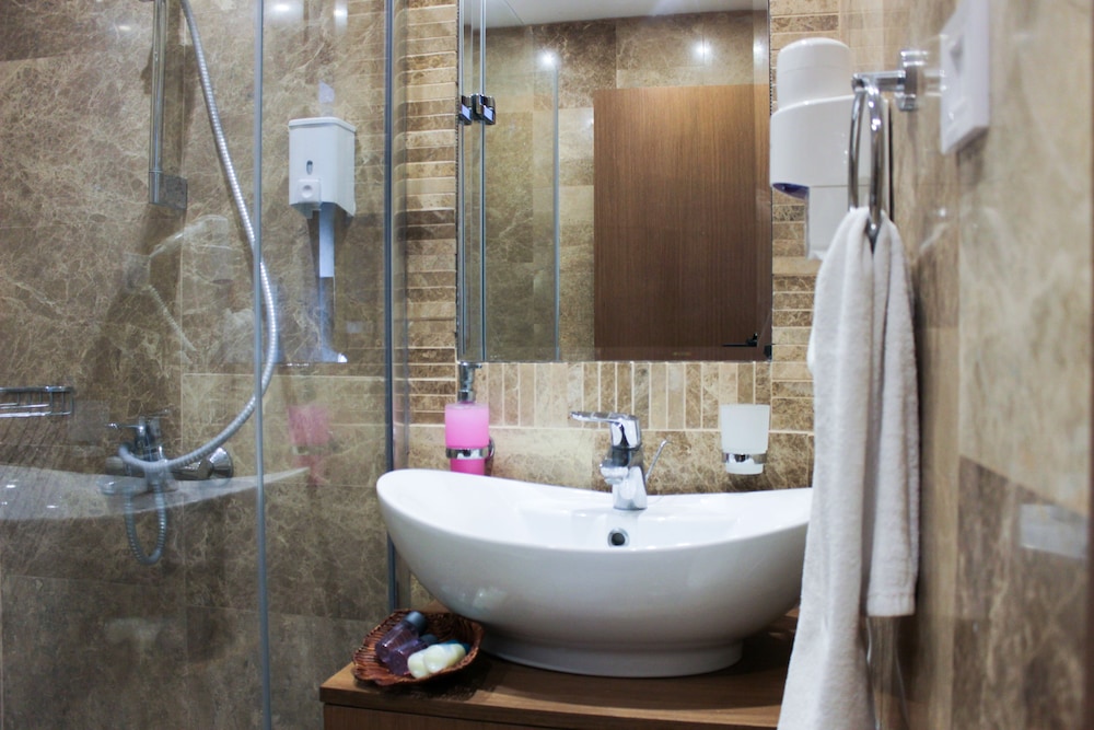 Liona Hotel