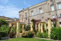 Marie Claire Apartments & Spa Các khách sạn ở Termini