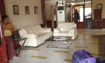 The Royal Orchid Hotel - Housity