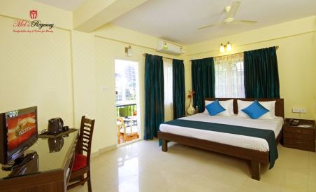 OYO 18923 Mel's Regency - Housity