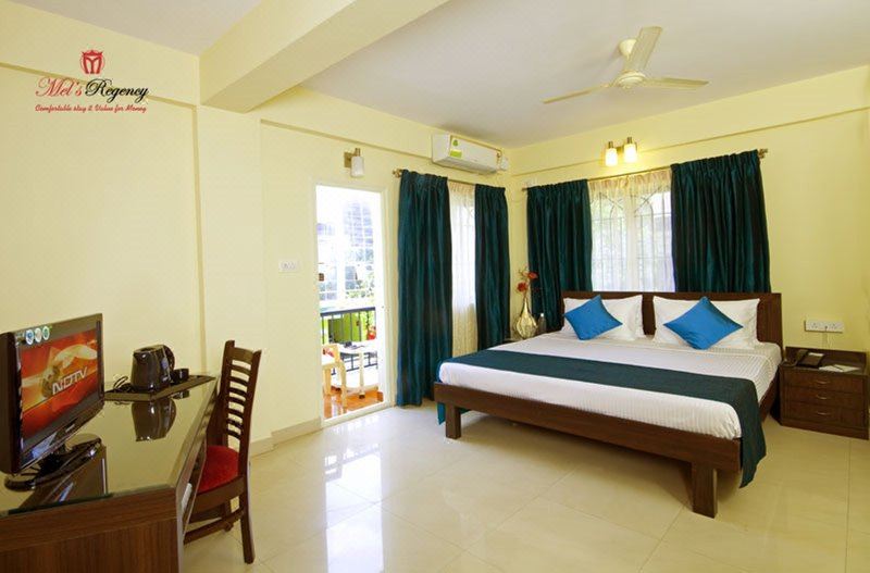 OYO 18923 Mel's Regency - Housity