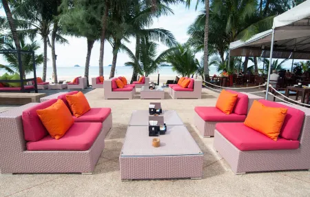 Centara Koh Chang Tropicana Resort Отели рядом с достопримечательностью «Водопад Клонг Плу»