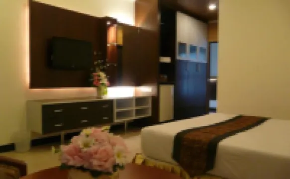 เดอะ เฮ้าส โรงแรมใกล้สนามกีฬาจิระนคร