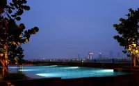 Alpine Room at TreePark City Apartemen - Pools