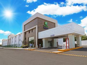 Holiday Inn Express 彼德拉斯內格拉斯