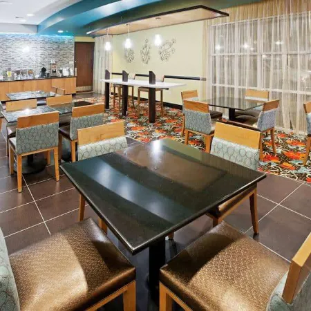 La Quinta Inn & Suites by Wyndham Tulsa - Catoosa Route 66