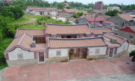 Longmen Inn Bed and Breakfast - Housity