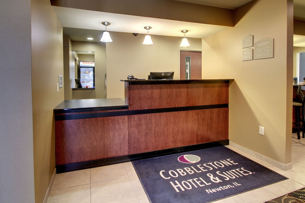 Cobblestone Hotel & Suites - Newton