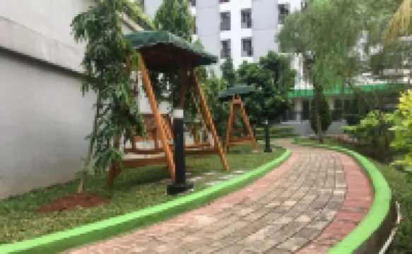 Lina Room at Apartemen Green Lake View
