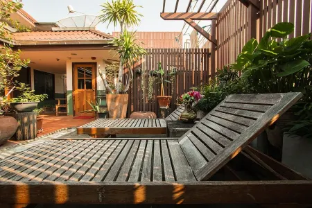 Pannee Lodge Khaosan