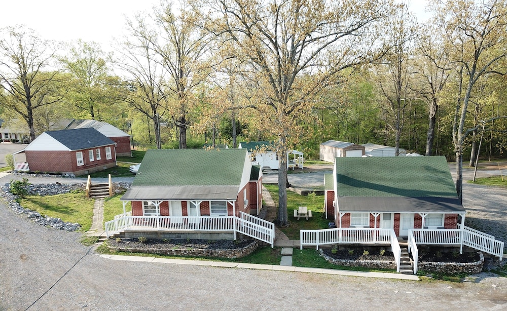 Early American Motel