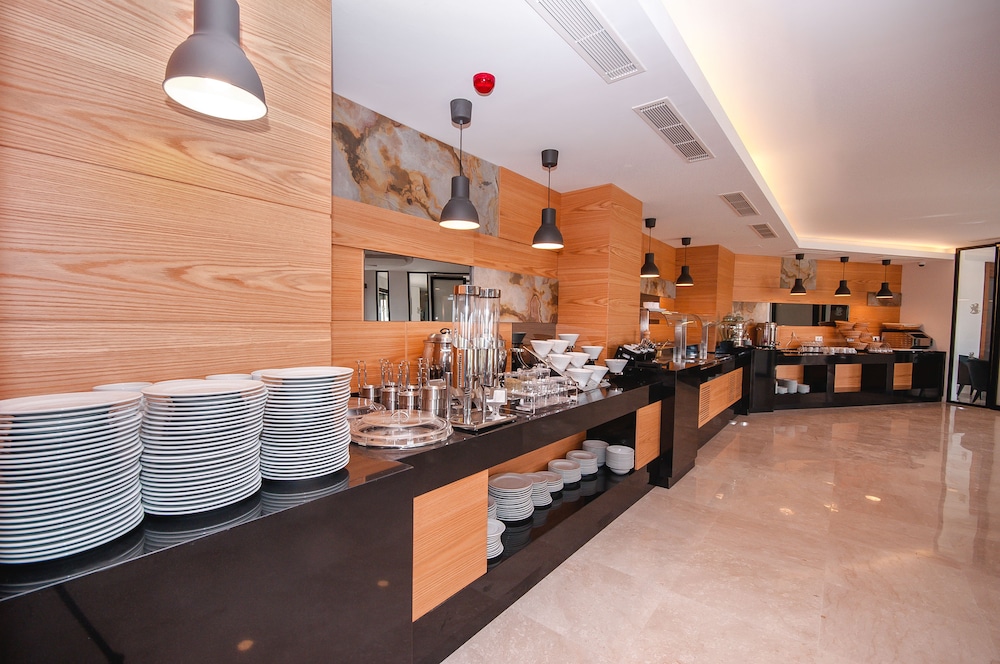 Acroter Hotel & Spa