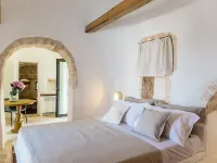 Borgo Canonica Hotels in Cisternino
