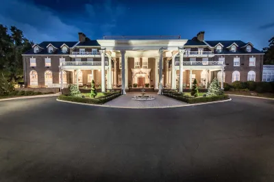 The Mimslyn Inn Hotels near The Rope Adventure Park at Luray Caverns