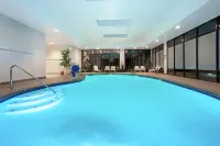 Spark by Hilton Colorado Springs I 25 Central - piscina