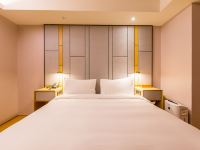 全季酒店(上海长寿路地铁站店) - 高级大床房