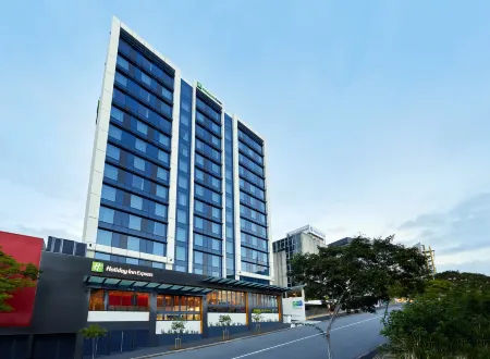 Holiday Inn Express Brisbane Central Отели рядом с достопримечательностью «Cathedral Square»